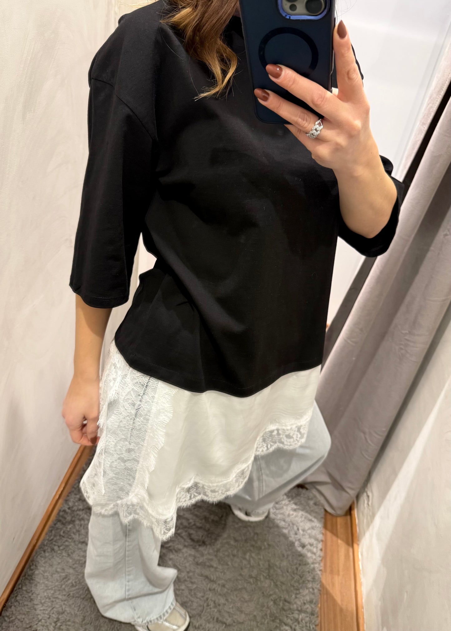 T-shirt Nera Asimmetrica con Pizzo - SUSY MIX