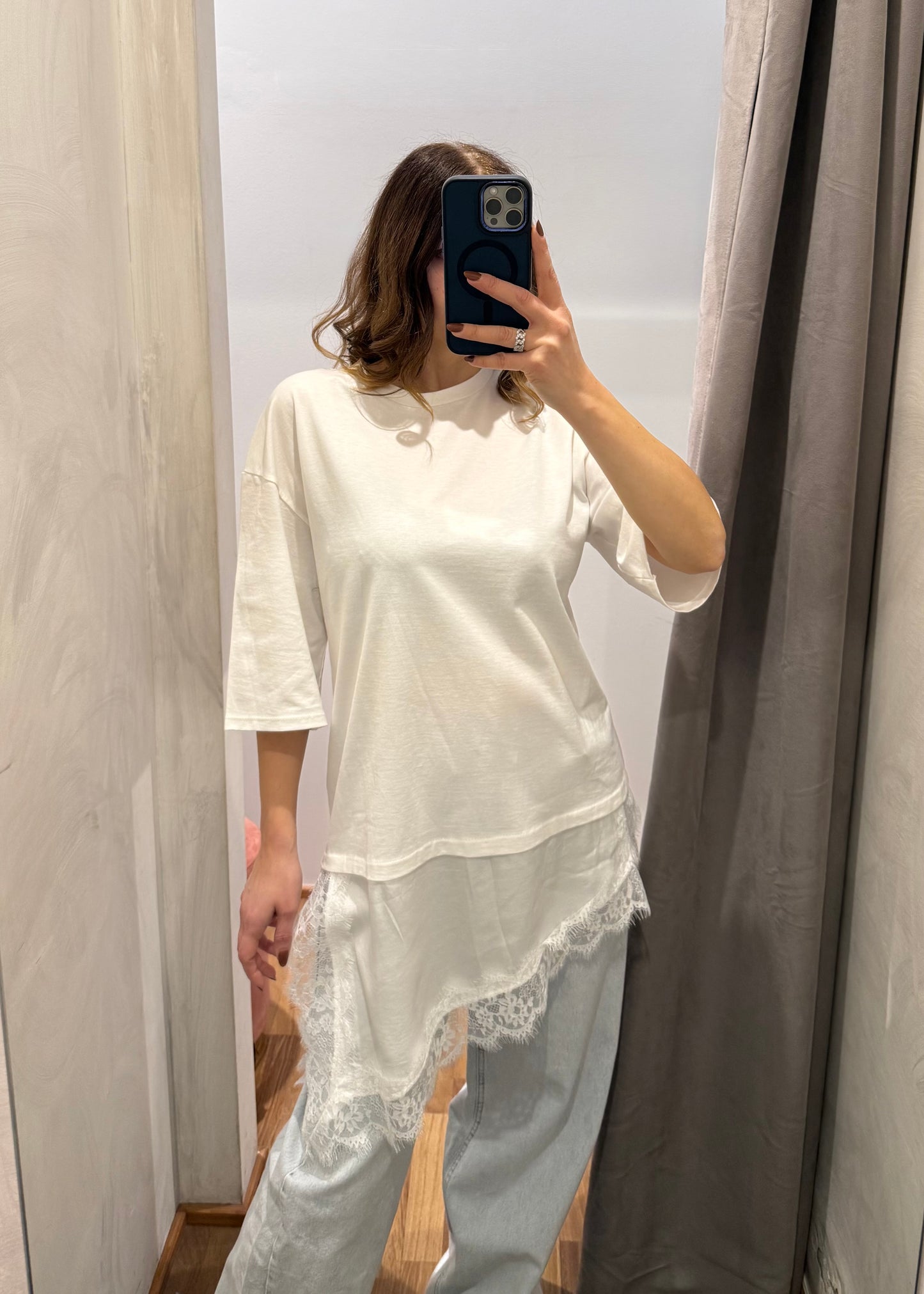 T-shirt Bianca Asimmetrica con Pizzo - SUSY MIX