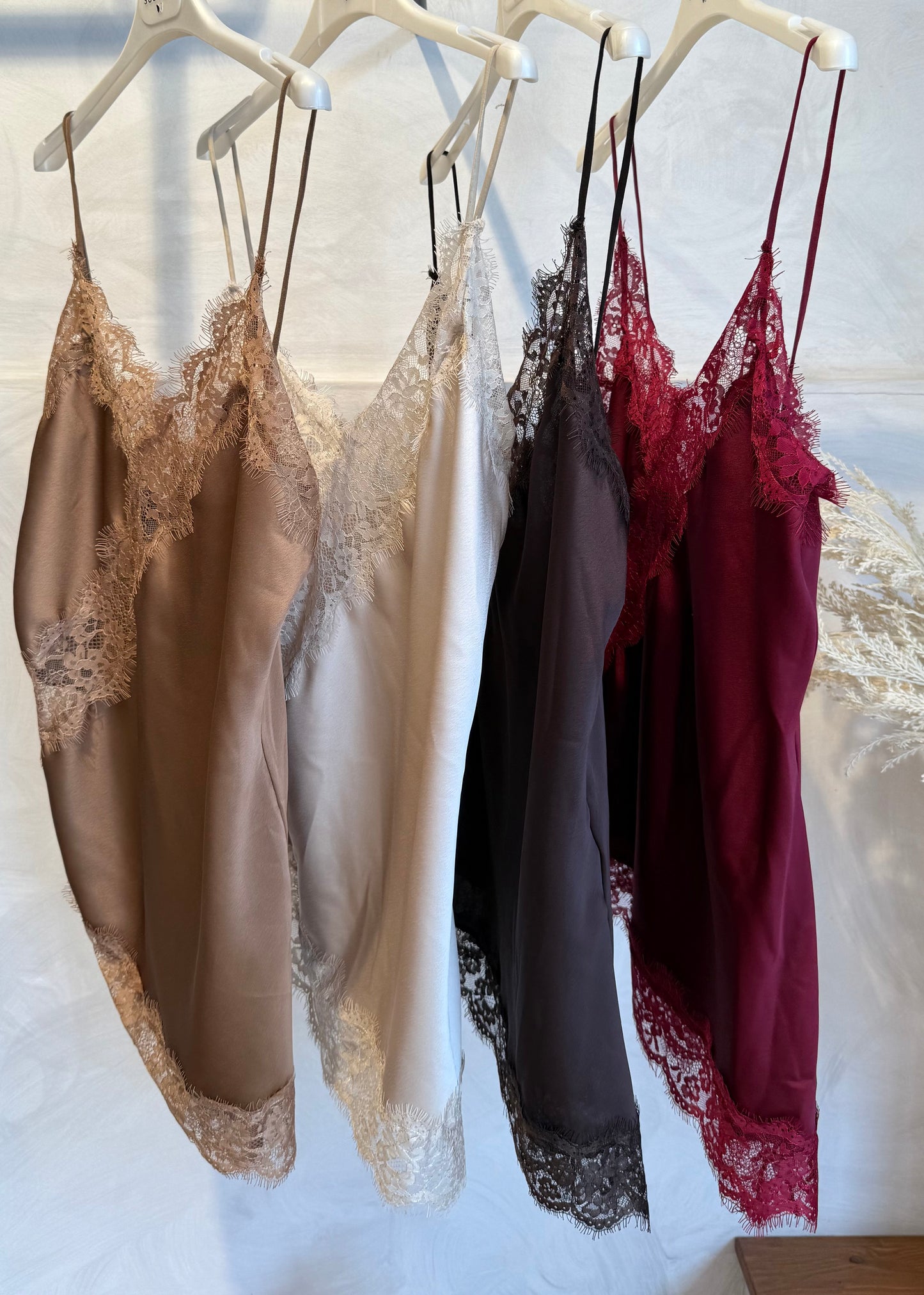 Top Satin Asimmetrico Pizzo | più colori