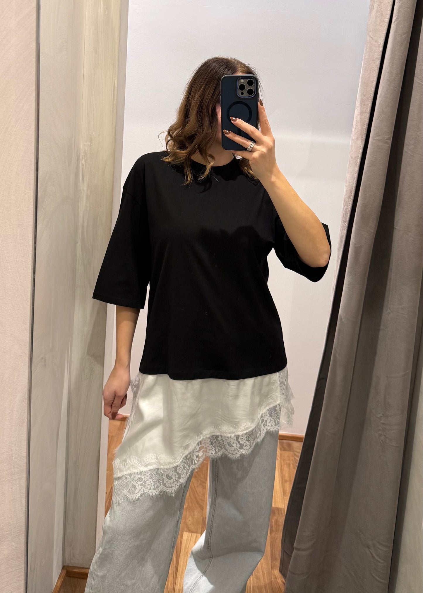 T-shirt Nera Asimmetrica con Pizzo - SUSY MIX