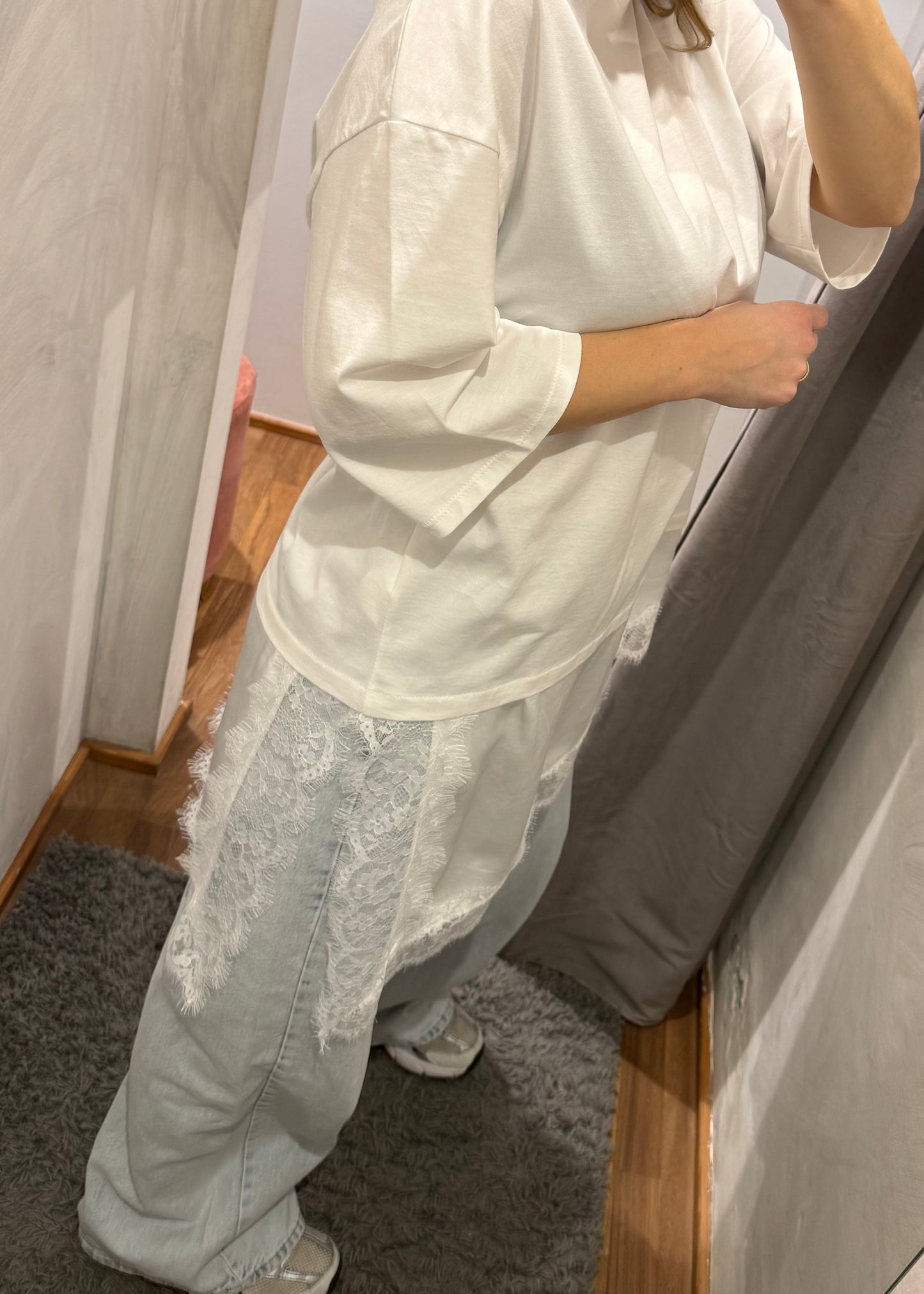 T-shirt Bianca Asimmetrica con Pizzo - SUSY MIX