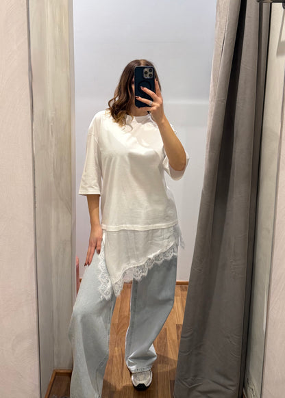 T-shirt Bianca Asimmetrica con Pizzo - SUSY MIX