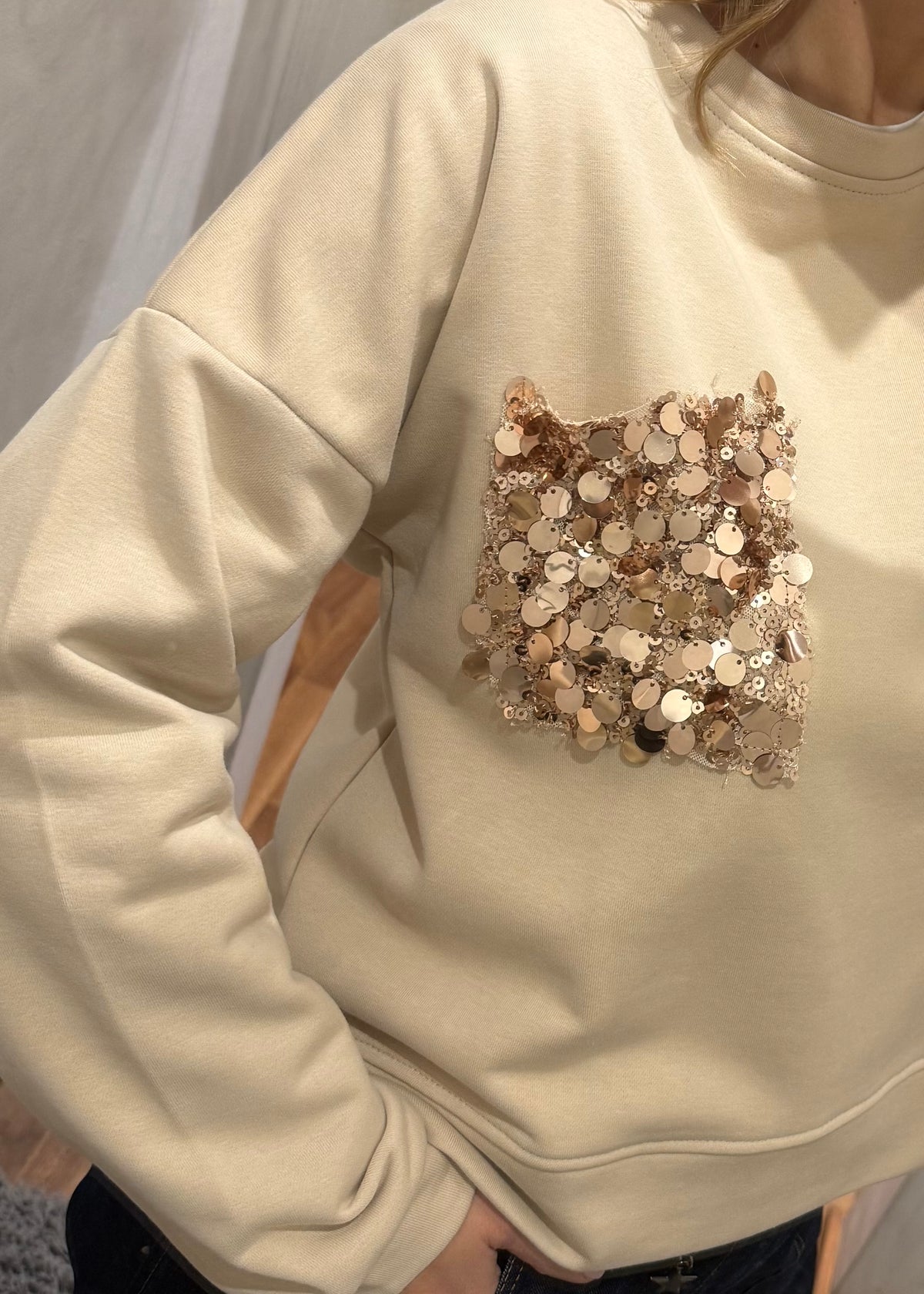 Felpa con tasca paillettes | più colori - Susy Mix